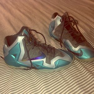 Lebron 11’s Gamma Blues